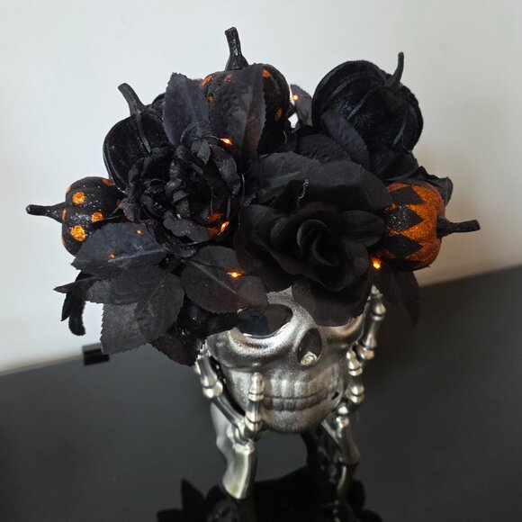 Halloween Shiny Silver Skeleton Head Sparkly Bouquet of Spooky Pumpkins Roses - Picture 9 of 9